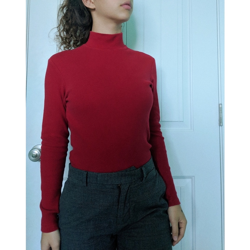 RED RIBBED MOCK NECK LONG SLEEVE